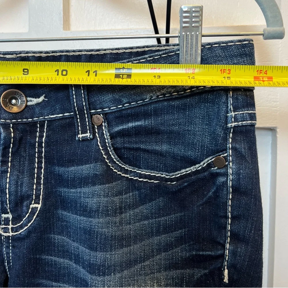 BKE Denim Reese Stretch Siz 28 Capri Cropped Short Thick Stitching Western Bling